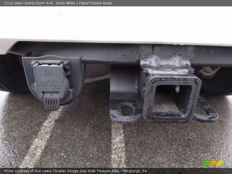 Stone White / Pastel Pebble Beige 2010 Jeep Liberty Sport 4x4