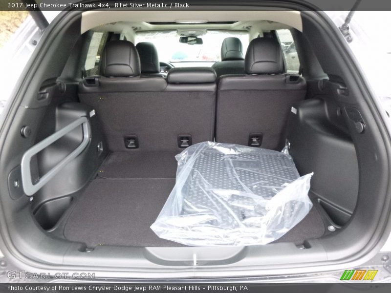  2017 Cherokee Trailhawk 4x4 Trunk