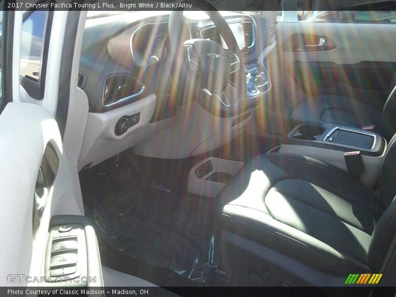 Bright White / Black/Alloy 2017 Chrysler Pacifica Touring L Plus