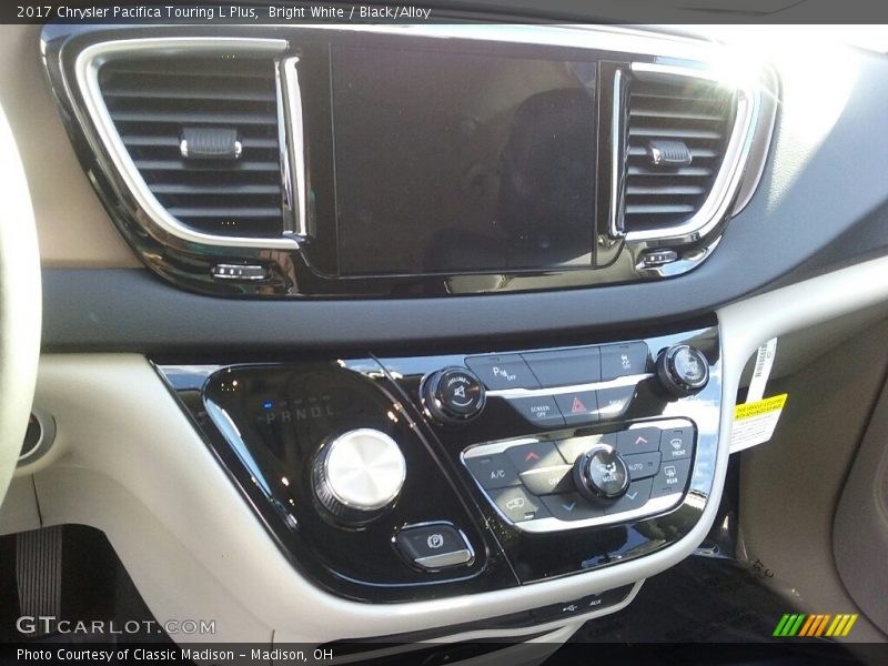 Bright White / Black/Alloy 2017 Chrysler Pacifica Touring L Plus