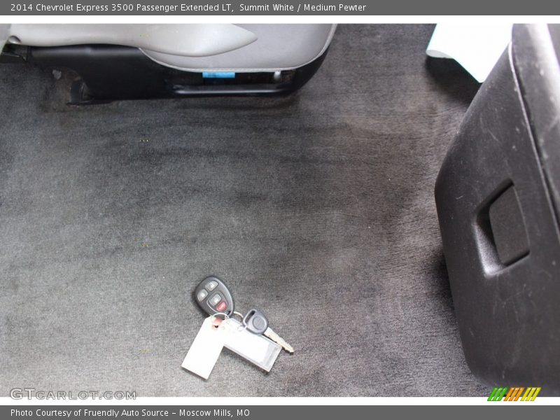 Summit White / Medium Pewter 2014 Chevrolet Express 3500 Passenger Extended LT