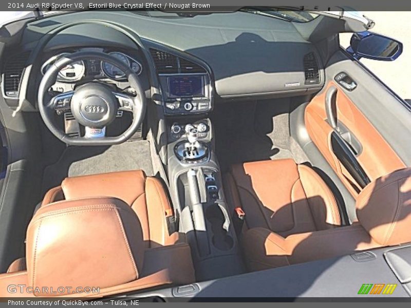 Front Seat of 2014 R8 Spyder V8