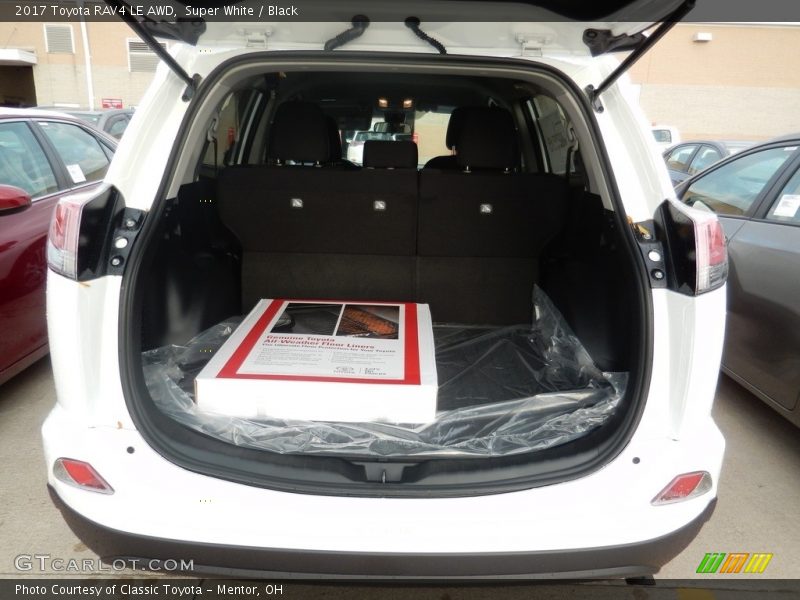 Super White / Black 2017 Toyota RAV4 LE AWD