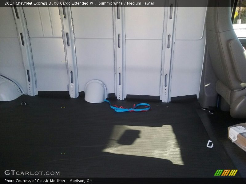 Summit White / Medium Pewter 2017 Chevrolet Express 3500 Cargo Extended WT