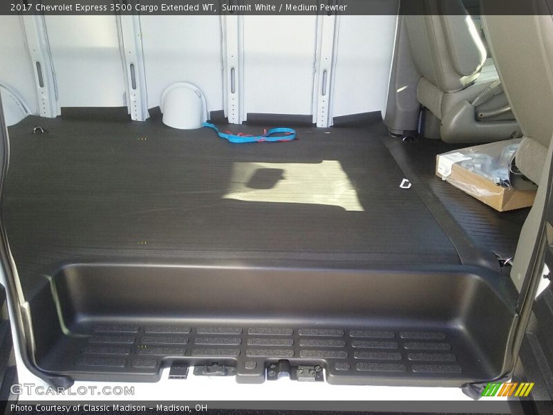 Summit White / Medium Pewter 2017 Chevrolet Express 3500 Cargo Extended WT