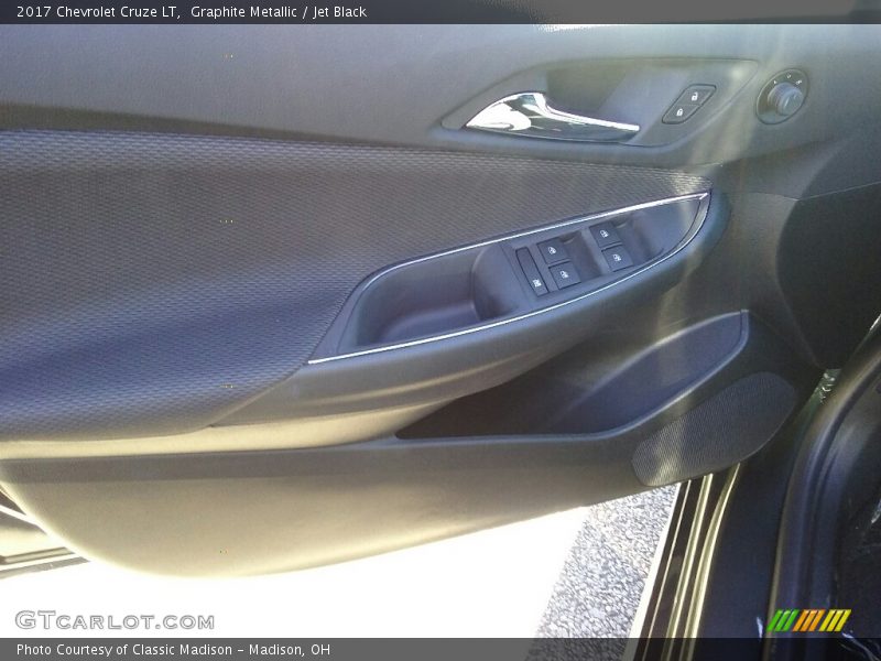 Graphite Metallic / Jet Black 2017 Chevrolet Cruze LT
