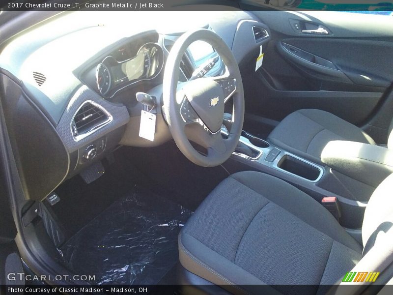 Graphite Metallic / Jet Black 2017 Chevrolet Cruze LT