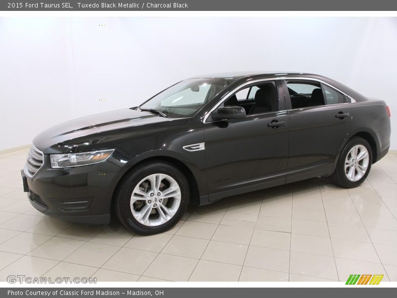 Tuxedo Black Metallic / Charcoal Black 2015 Ford Taurus SEL