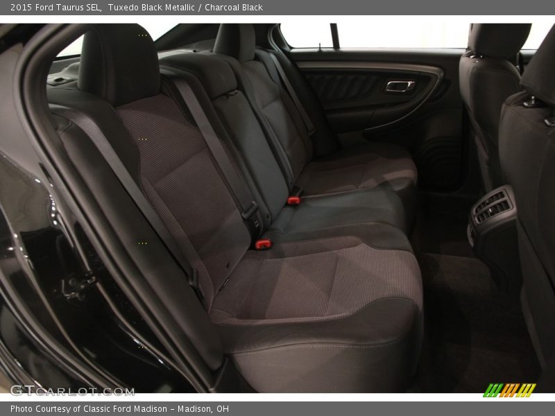 Tuxedo Black Metallic / Charcoal Black 2015 Ford Taurus SEL
