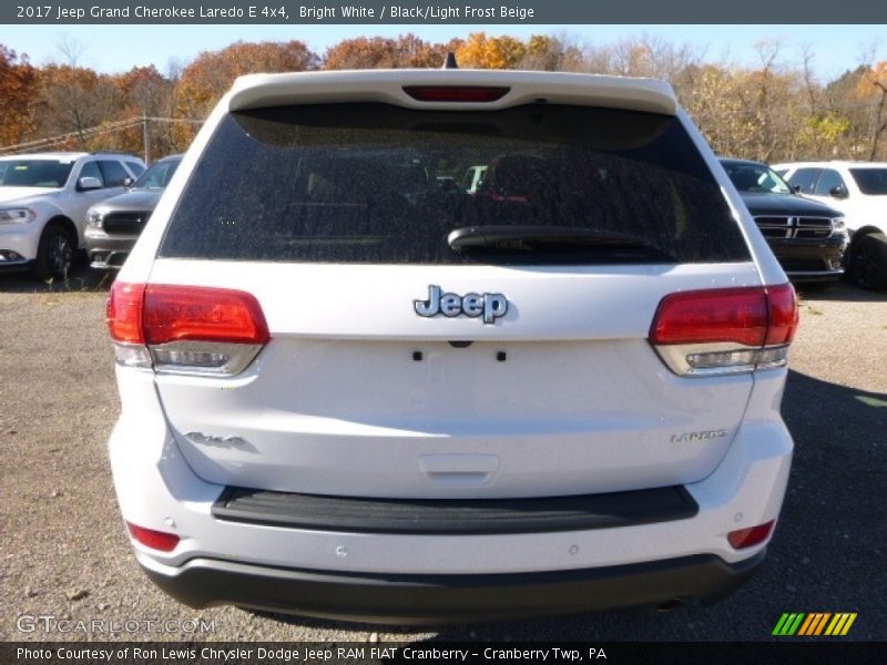 Bright White / Black/Light Frost Beige 2017 Jeep Grand Cherokee Laredo E 4x4