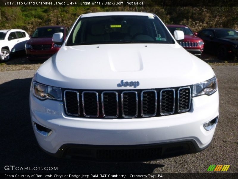 Bright White / Black/Light Frost Beige 2017 Jeep Grand Cherokee Laredo E 4x4