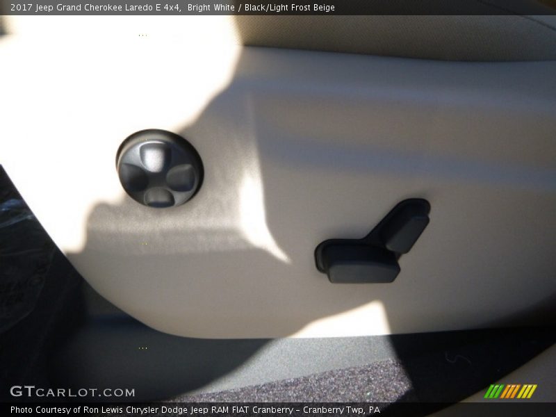Bright White / Black/Light Frost Beige 2017 Jeep Grand Cherokee Laredo E 4x4