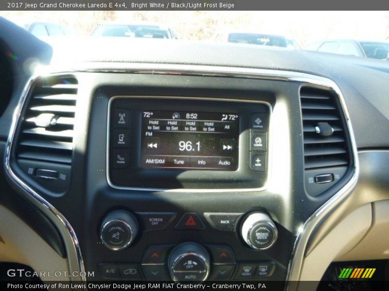 Bright White / Black/Light Frost Beige 2017 Jeep Grand Cherokee Laredo E 4x4