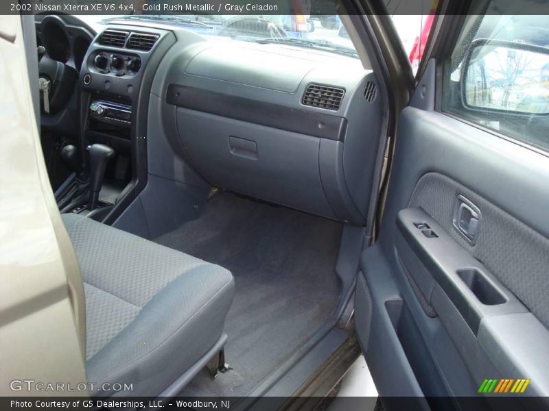 Gold Rush Metallic / Gray Celadon 2002 Nissan Xterra XE V6 4x4