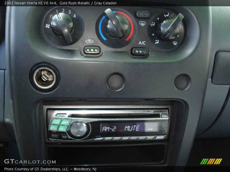 Gold Rush Metallic / Gray Celadon 2002 Nissan Xterra XE V6 4x4