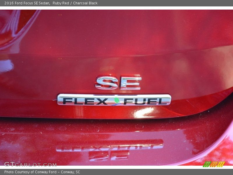 Ruby Red / Charcoal Black 2016 Ford Focus SE Sedan