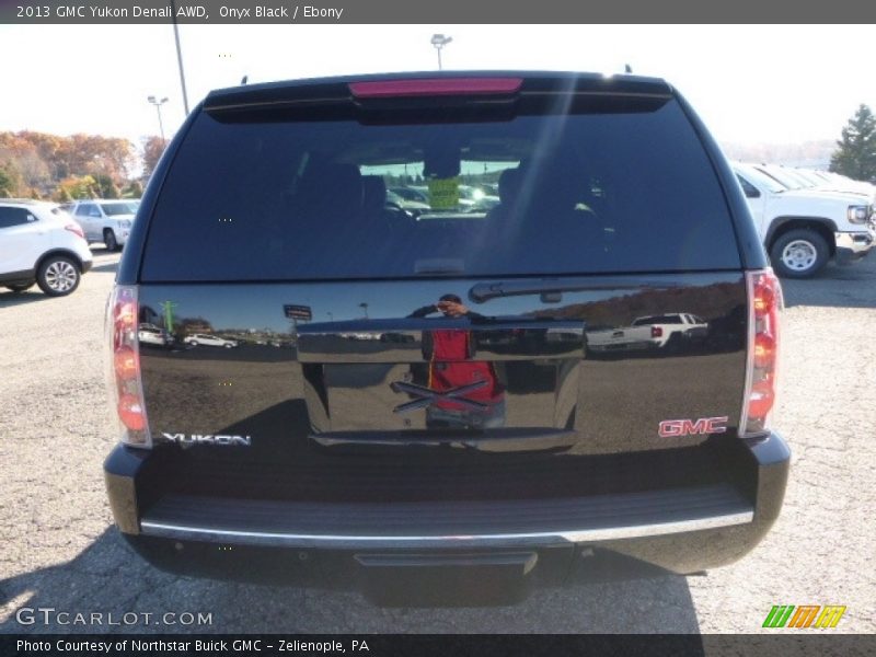 Onyx Black / Ebony 2013 GMC Yukon Denali AWD