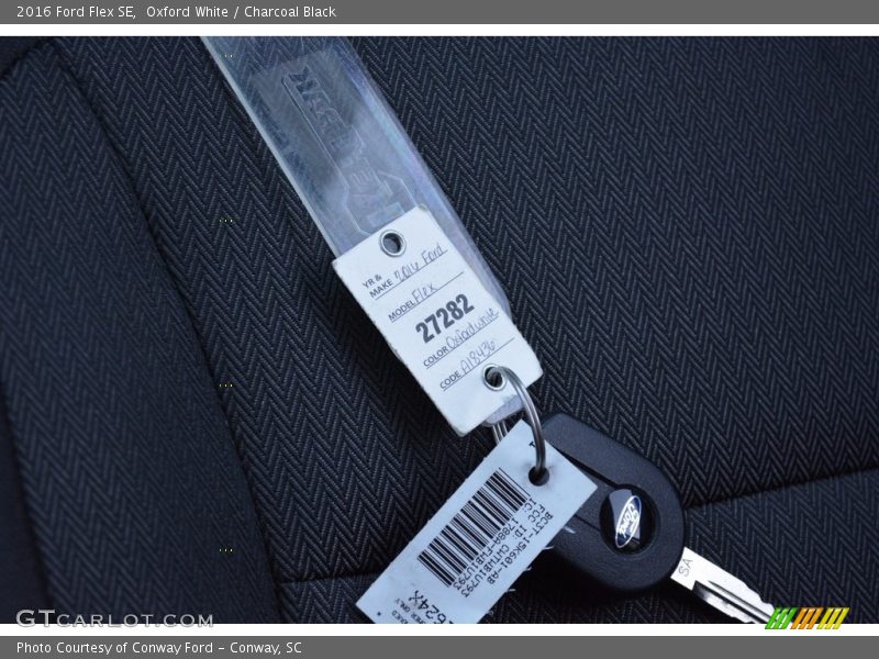 Oxford White / Charcoal Black 2016 Ford Flex SE