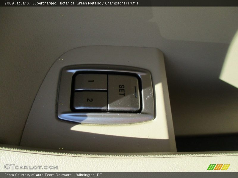 Botanical Green Metallic / Champagne/Truffle 2009 Jaguar XF Supercharged