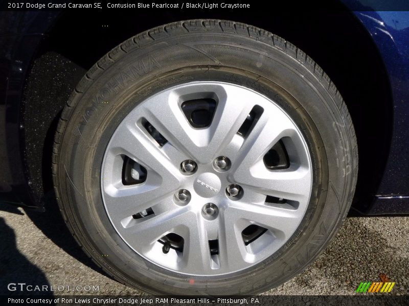 Contusion Blue Pearlcoat / Black/Light Graystone 2017 Dodge Grand Caravan SE