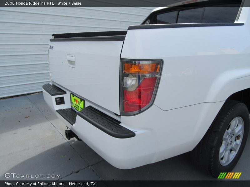 White / Beige 2006 Honda Ridgeline RTL