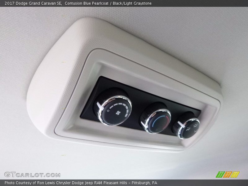 Contusion Blue Pearlcoat / Black/Light Graystone 2017 Dodge Grand Caravan SE