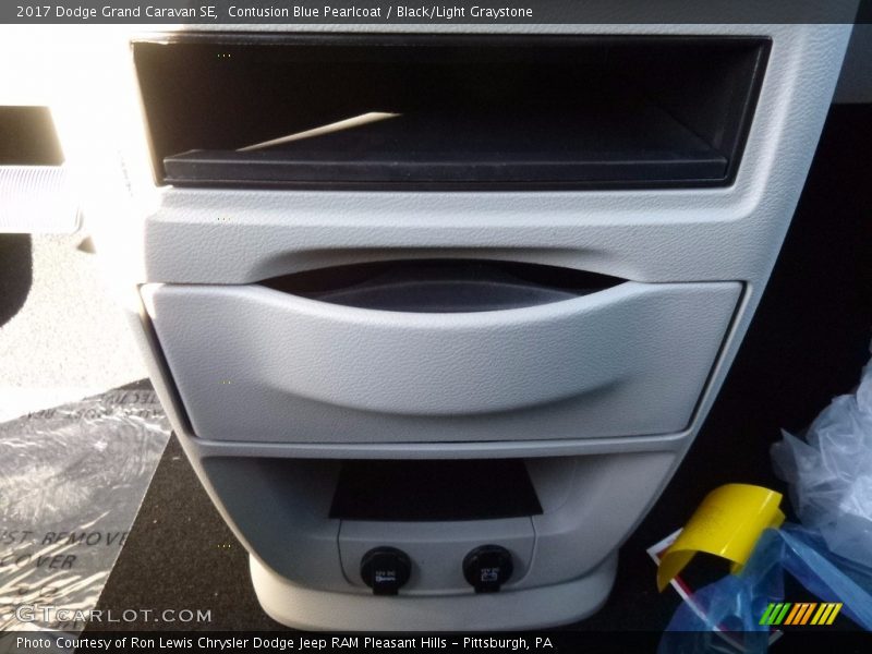 Contusion Blue Pearlcoat / Black/Light Graystone 2017 Dodge Grand Caravan SE