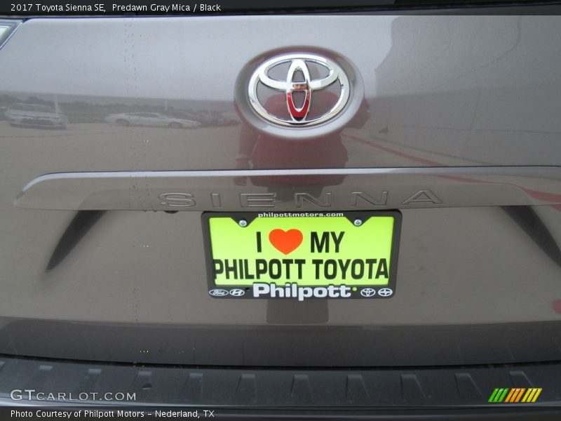 Predawn Gray Mica / Black 2017 Toyota Sienna SE