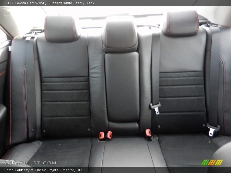 Blizzard White Pearl / Black 2017 Toyota Camry XSE