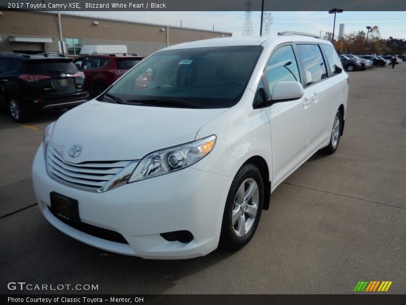 Blizzard White Pearl / Black 2017 Toyota Camry XSE