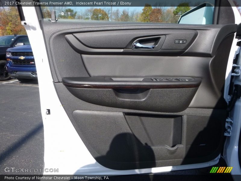 Iridescent Pearl Tricoat / Ebony 2017 Chevrolet Traverse Premier AWD