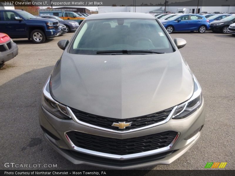 Pepperdust Metallic / Jet Black 2017 Chevrolet Cruze LT
