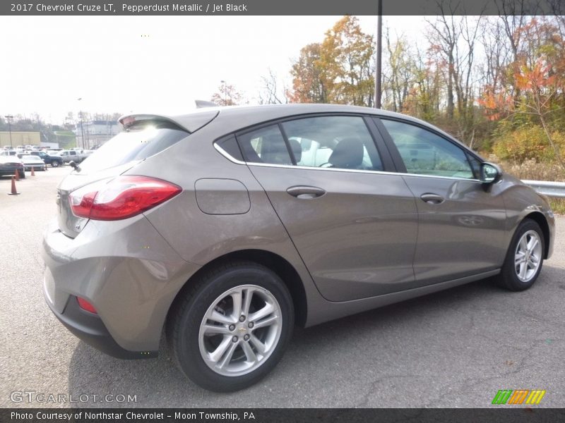 Pepperdust Metallic / Jet Black 2017 Chevrolet Cruze LT