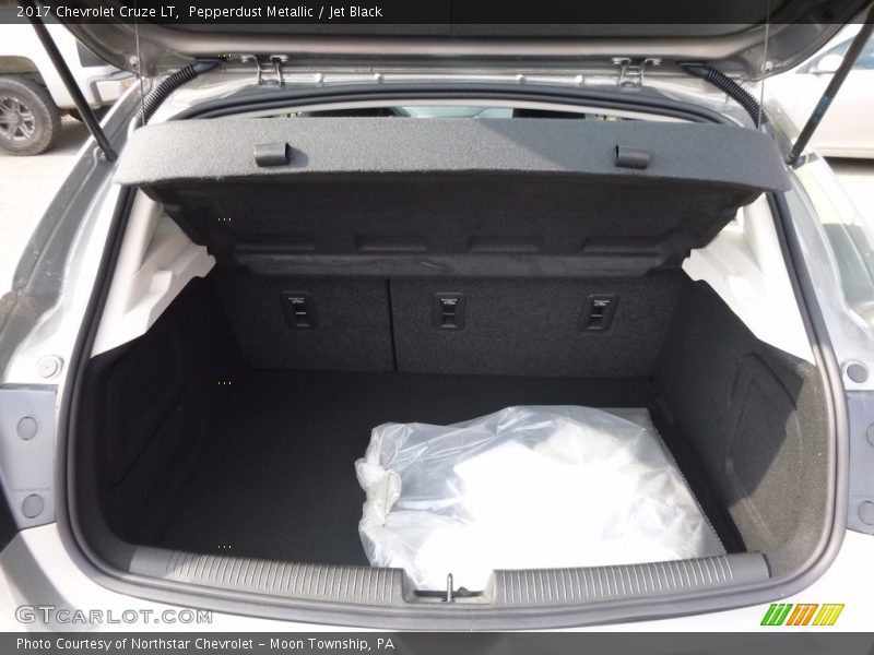 Pepperdust Metallic / Jet Black 2017 Chevrolet Cruze LT