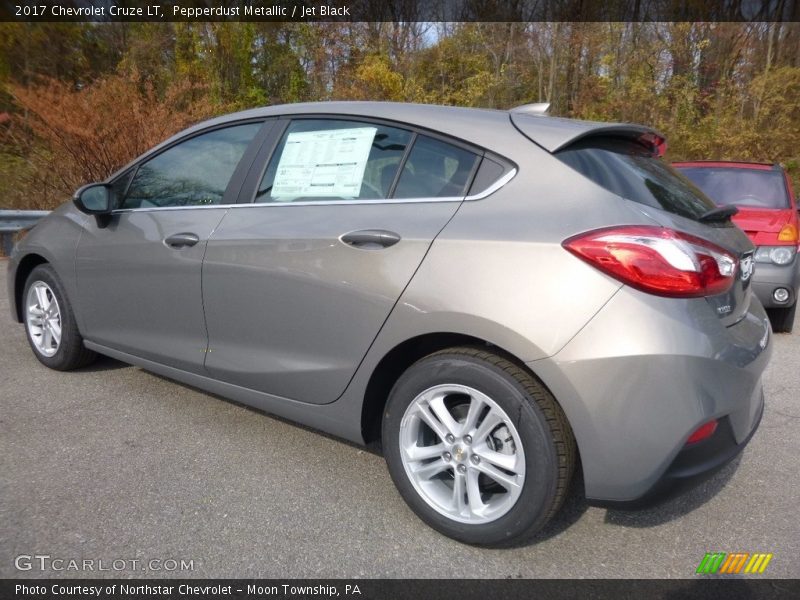 Pepperdust Metallic / Jet Black 2017 Chevrolet Cruze LT