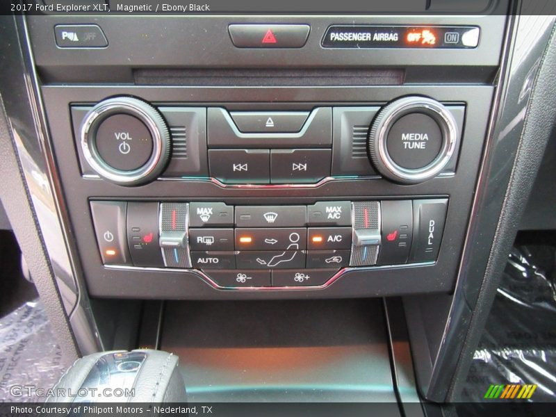 Magnetic / Ebony Black 2017 Ford Explorer XLT