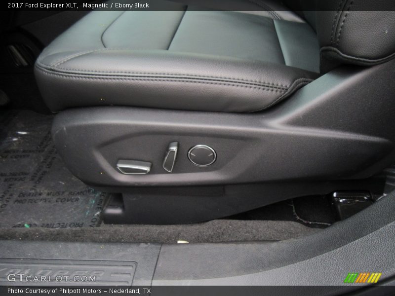 Magnetic / Ebony Black 2017 Ford Explorer XLT