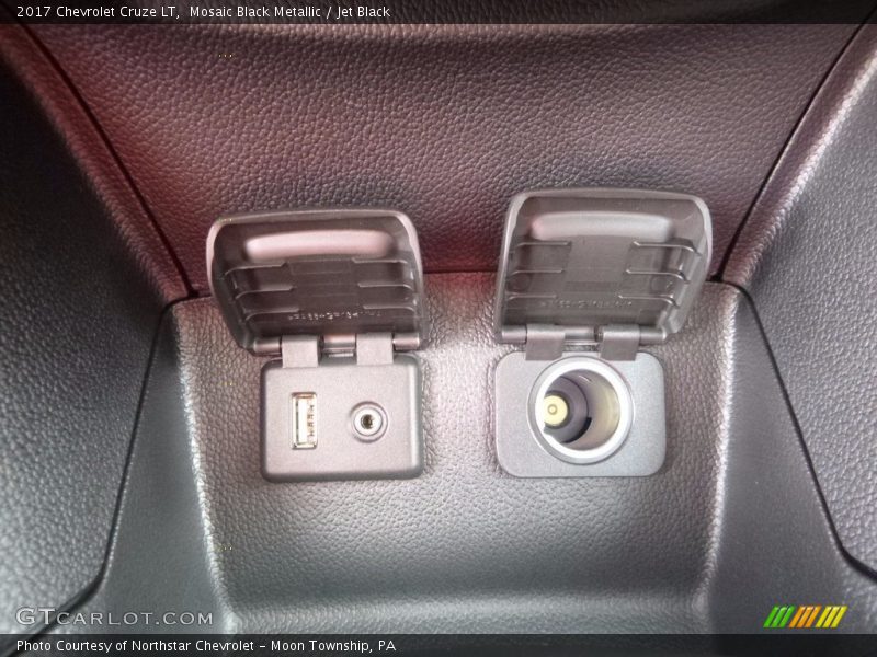 Mosaic Black Metallic / Jet Black 2017 Chevrolet Cruze LT