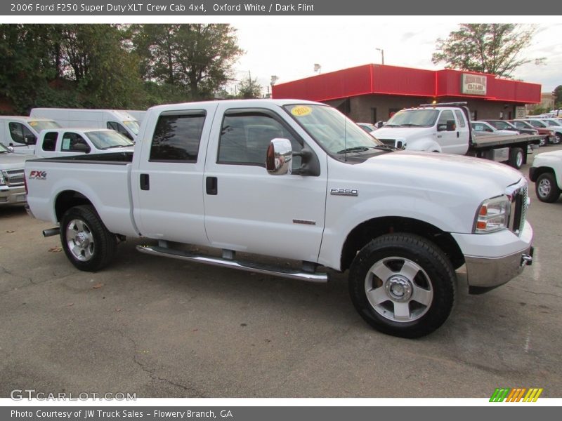Oxford White / Dark Flint 2006 Ford F250 Super Duty XLT Crew Cab 4x4
