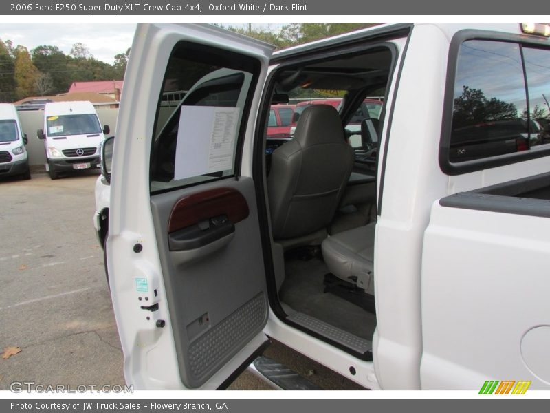 Oxford White / Dark Flint 2006 Ford F250 Super Duty XLT Crew Cab 4x4
