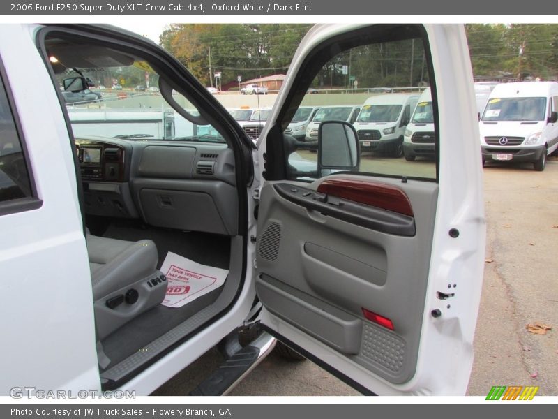 Oxford White / Dark Flint 2006 Ford F250 Super Duty XLT Crew Cab 4x4