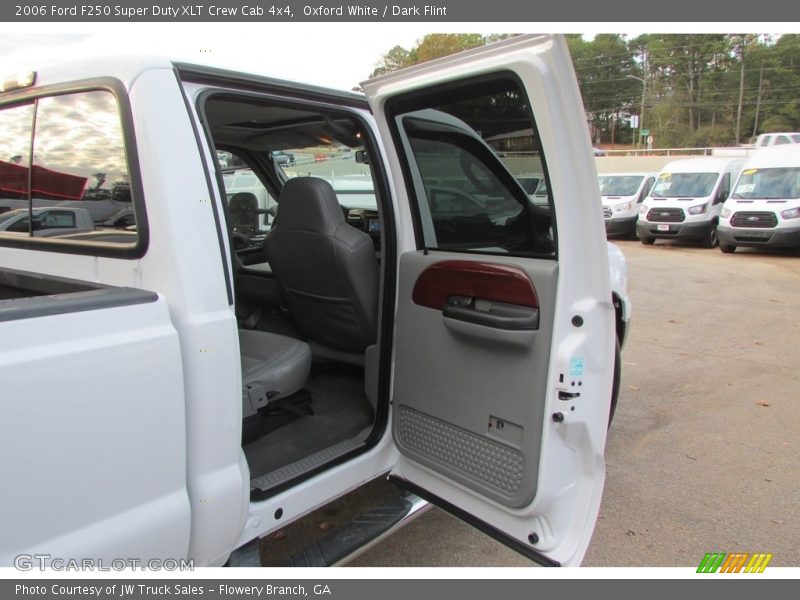 Oxford White / Dark Flint 2006 Ford F250 Super Duty XLT Crew Cab 4x4