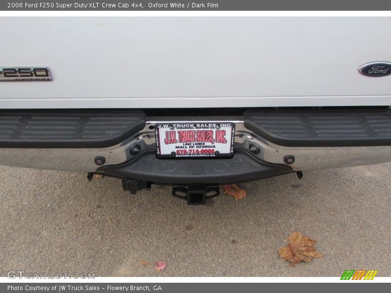 Oxford White / Dark Flint 2006 Ford F250 Super Duty XLT Crew Cab 4x4