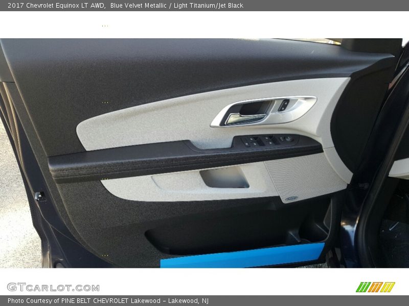 Blue Velvet Metallic / Light Titanium/Jet Black 2017 Chevrolet Equinox LT AWD
