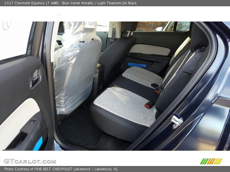 Blue Velvet Metallic / Light Titanium/Jet Black 2017 Chevrolet Equinox LT AWD
