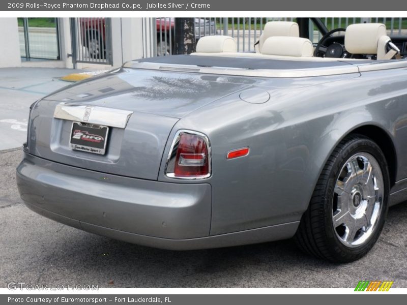 Jubilee Silver / Creme 2009 Rolls-Royce Phantom Drophead Coupe