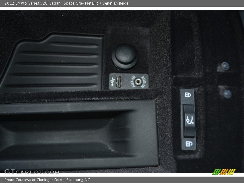 Space Gray Metallic / Venetian Beige 2012 BMW 5 Series 528i Sedan