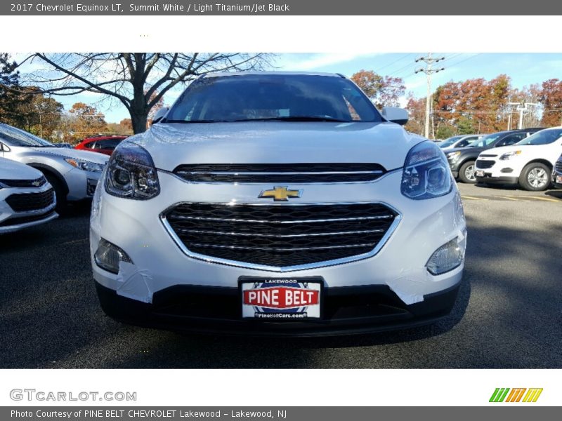 Summit White / Light Titanium/Jet Black 2017 Chevrolet Equinox LT