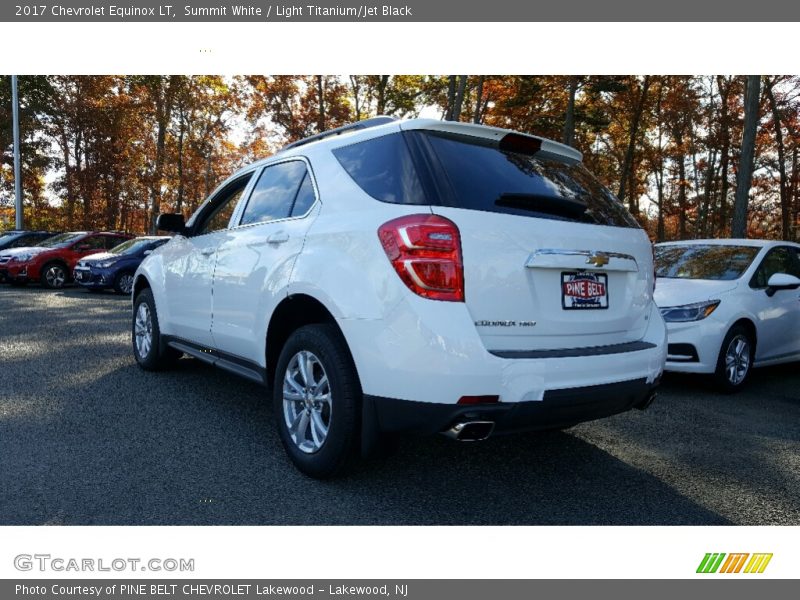 Summit White / Light Titanium/Jet Black 2017 Chevrolet Equinox LT