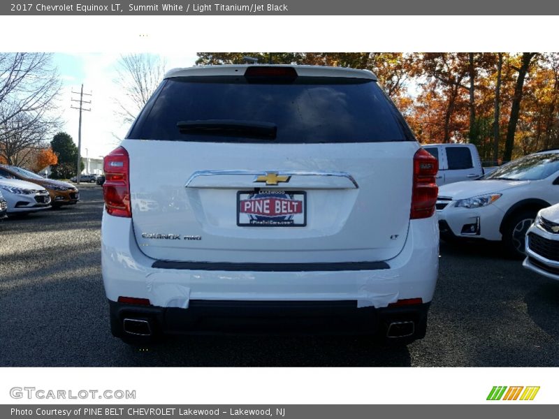Summit White / Light Titanium/Jet Black 2017 Chevrolet Equinox LT